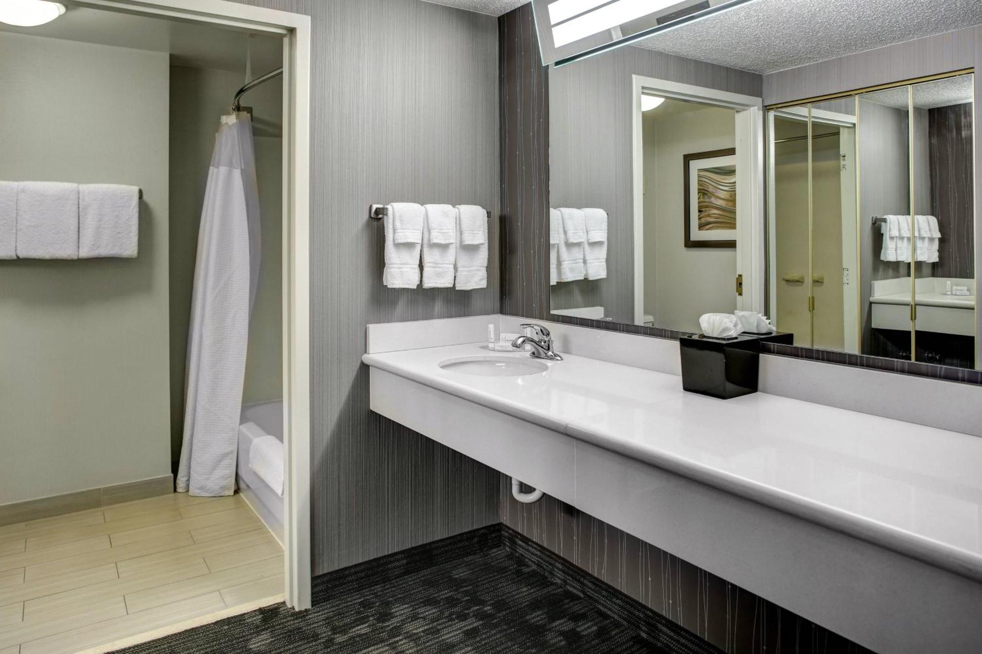 Courtyard By Marriott Cleveland ווסטלייק מראה חיצוני תמונה